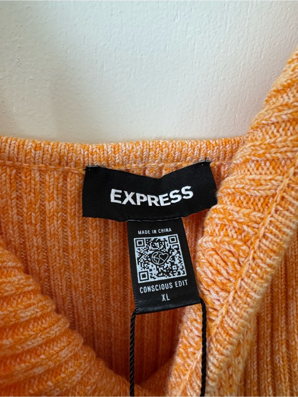 Express Orange Cable Ribbed V-Neck Tank - Picture 4 of 5